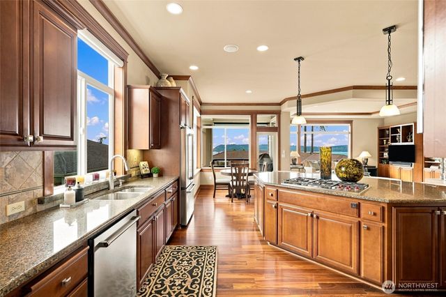 6664 Waterton Circle, Mukilteo, WA 98275