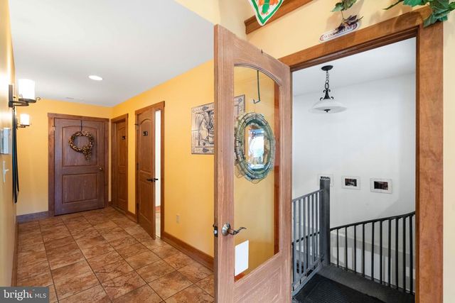 92 SCHOOLHOUSE RD, Washington, VA 22747