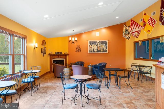 92 SCHOOLHOUSE RD, Washington, VA 22747
