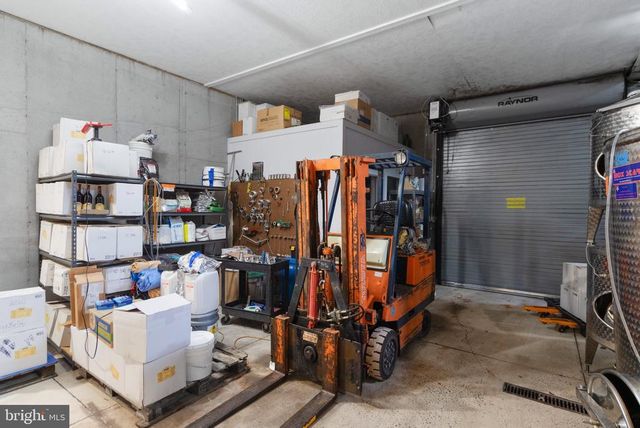 92 SCHOOLHOUSE RD, Washington, VA 22747