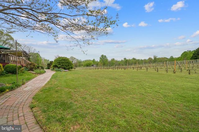 92 SCHOOLHOUSE RD, Washington, VA 22747