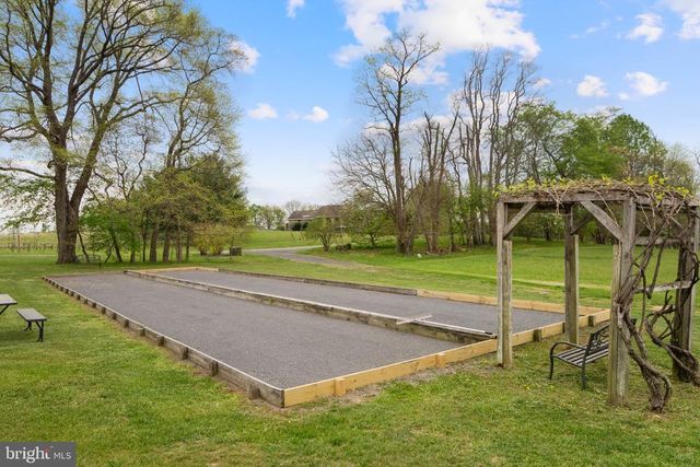 92 SCHOOLHOUSE RD, Washington, VA 22747