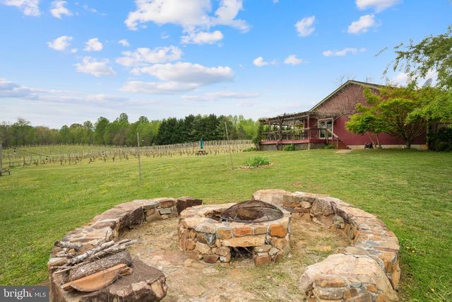 92 SCHOOLHOUSE RD, Washington, VA 22747