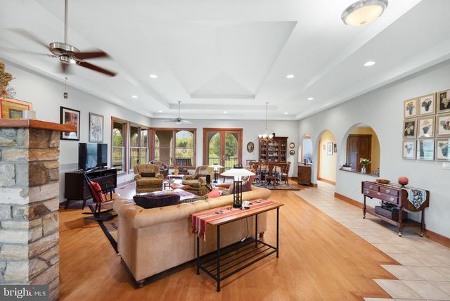 92 SCHOOLHOUSE RD, Washington, VA 22747