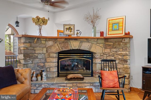 92 SCHOOLHOUSE RD, Washington, VA 22747