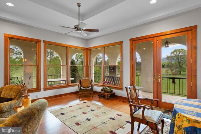 92 SCHOOLHOUSE RD, Washington, VA 22747