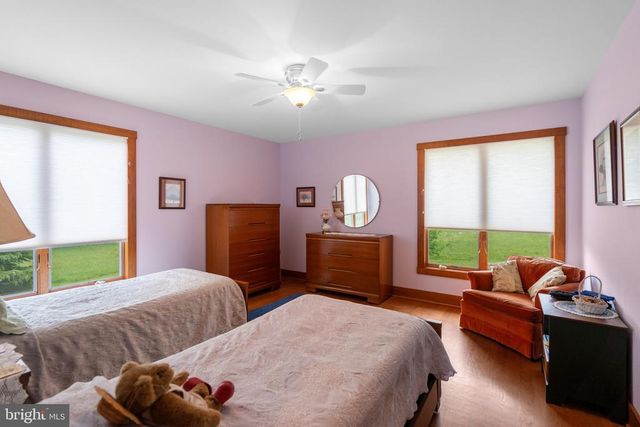 92 SCHOOLHOUSE RD, Washington, VA 22747