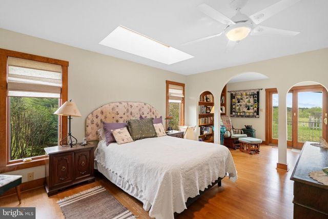 92 SCHOOLHOUSE RD, Washington, VA 22747