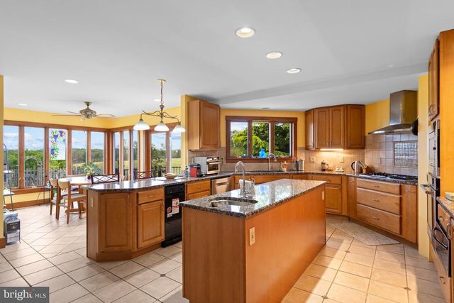 92 SCHOOLHOUSE RD, Washington, VA 22747
