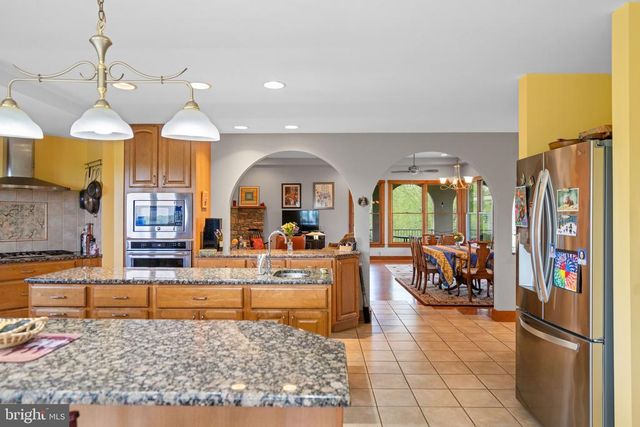 92 SCHOOLHOUSE RD, Washington, VA 22747