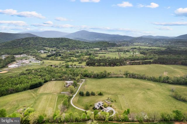 92 SCHOOLHOUSE RD, Washington, VA 22747