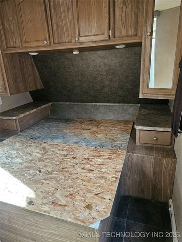 27 Holiday Street, Eufaula, OK 74432