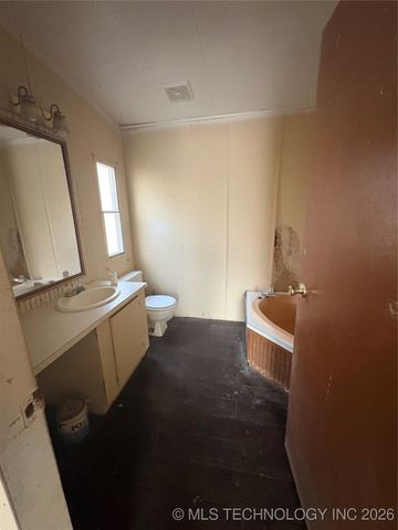 27 Holiday Street, Eufaula, OK 74432