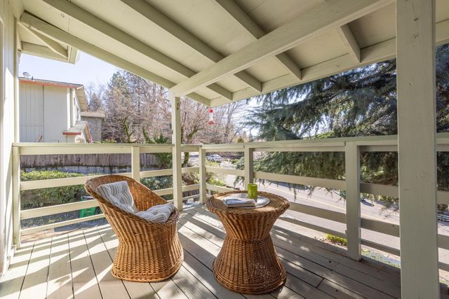 2843 Camino Heights Dr, Camino, CA 95709