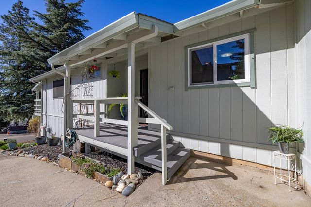 2843 Camino Heights Dr, Camino, CA 95709