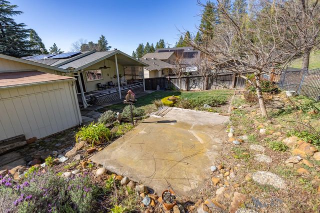 2843 Camino Heights Dr, Camino, CA 95709