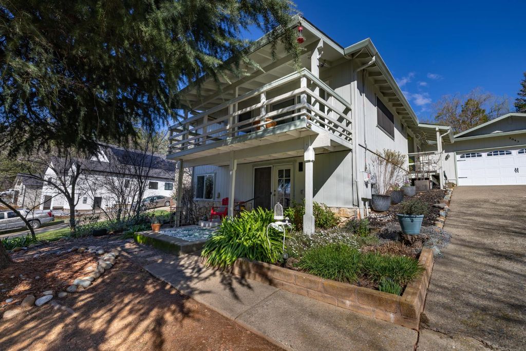 2843 Camino Heights Dr, Camino, CA 95709