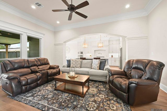 38179 Meadow Rue Dr, Prairieville, LA 70769