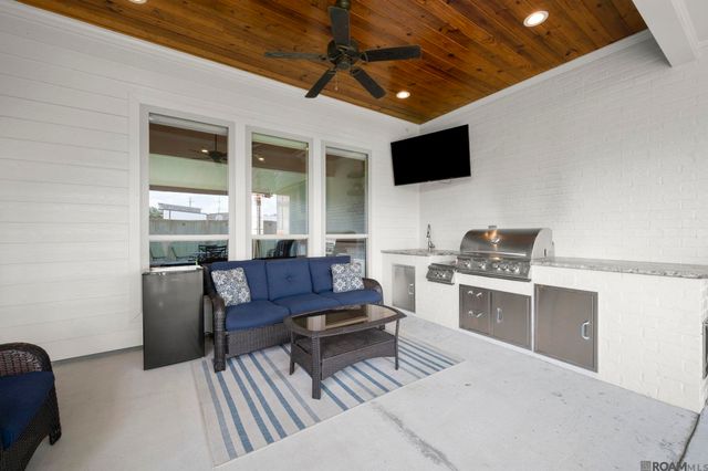 38179 Meadow Rue Dr, Prairieville, LA 70769