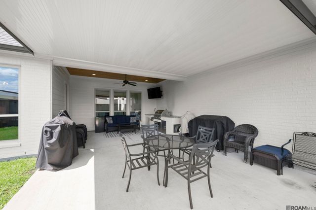 38179 Meadow Rue Dr, Prairieville, LA 70769