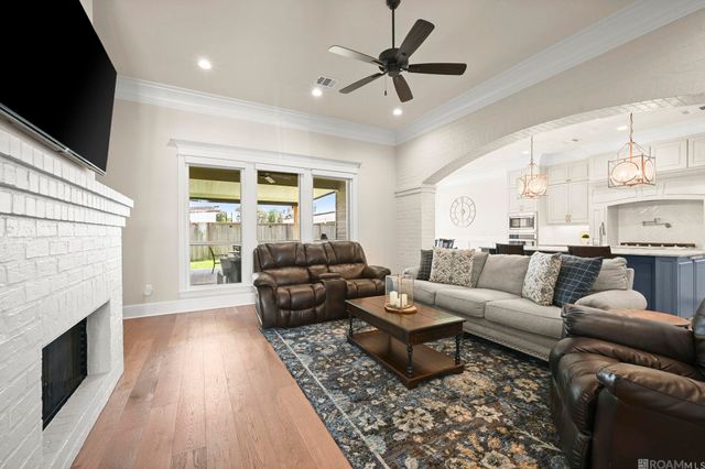 38179 Meadow Rue Dr, Prairieville, LA 70769