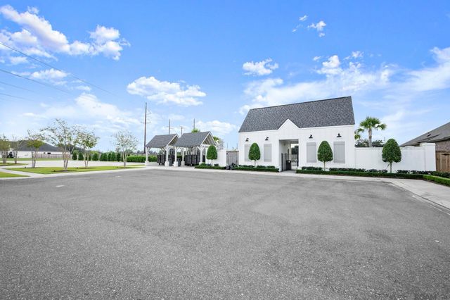 38179 Meadow Rue Dr, Prairieville, LA 70769