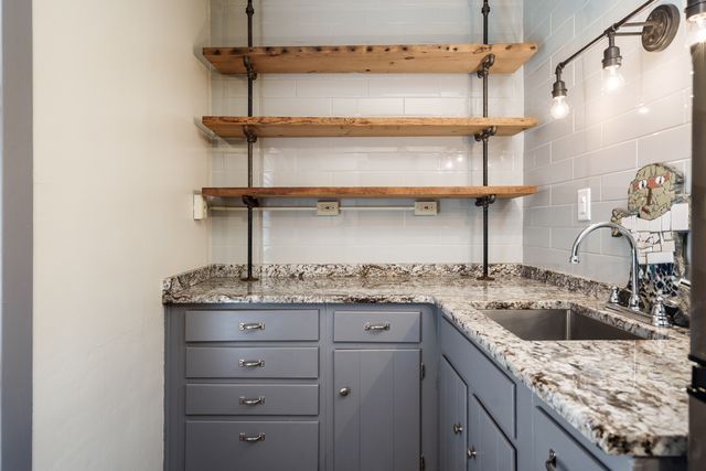 326 S 2nd Street, Rockford, IL 61104