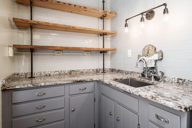 326 S 2nd Street, Rockford, IL 61104