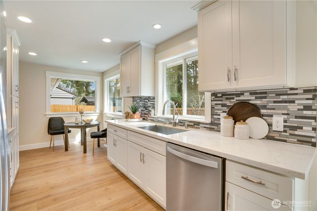 20018 Meridian Place N, Shoreline, WA 98133