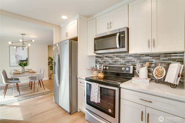 20018 Meridian Place N, Shoreline, WA 98133