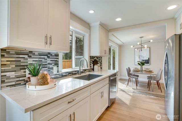 20018 Meridian Place N, Shoreline, WA 98133