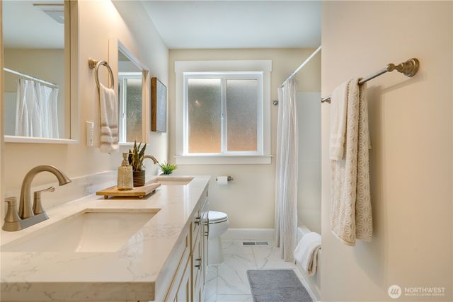 20018 Meridian Place N, Shoreline, WA 98133