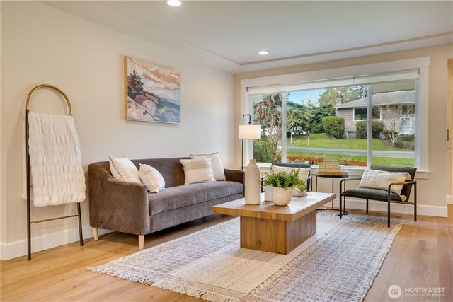 20018 Meridian Place N, Shoreline, WA 98133