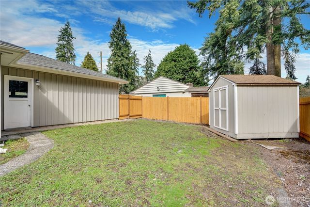 20018 Meridian Place N, Shoreline, WA 98133