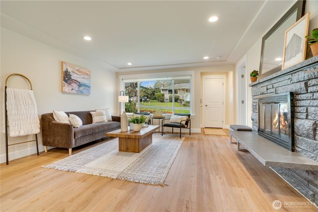 20018 Meridian Place N, Shoreline, WA 98133