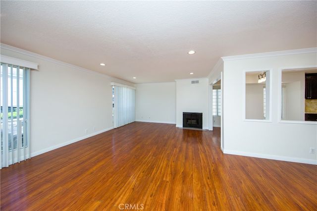11834 Gilmore 16, North Hollywood, CA 91606