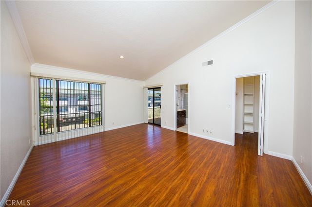 11834 Gilmore 16, North Hollywood, CA 91606