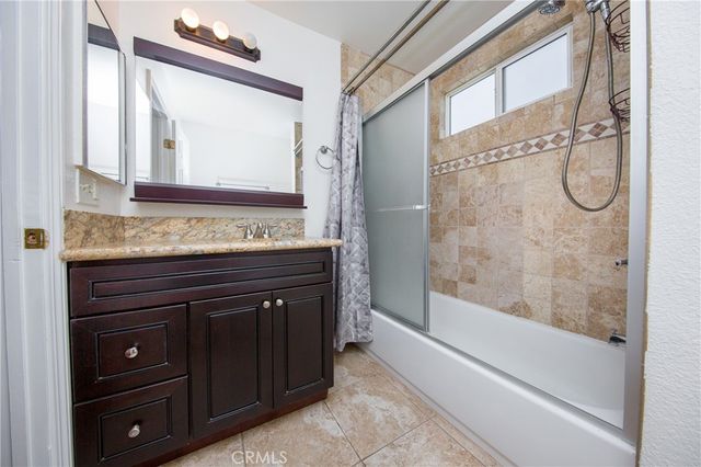11834 Gilmore 16, North Hollywood, CA 91606