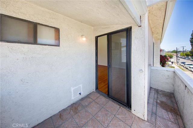 11834 Gilmore 16, North Hollywood, CA 91606