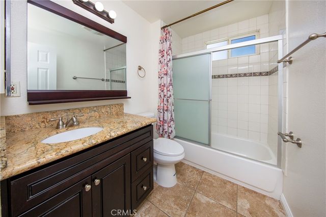 11834 Gilmore 16, North Hollywood, CA 91606