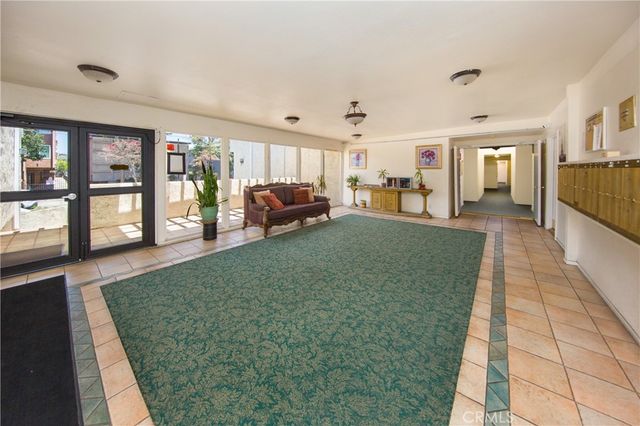 11834 Gilmore 16, North Hollywood, CA 91606