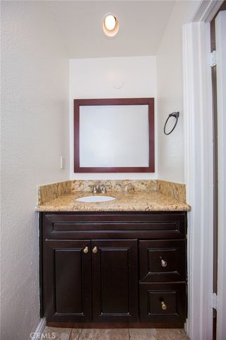 11834 Gilmore 16, North Hollywood, CA 91606