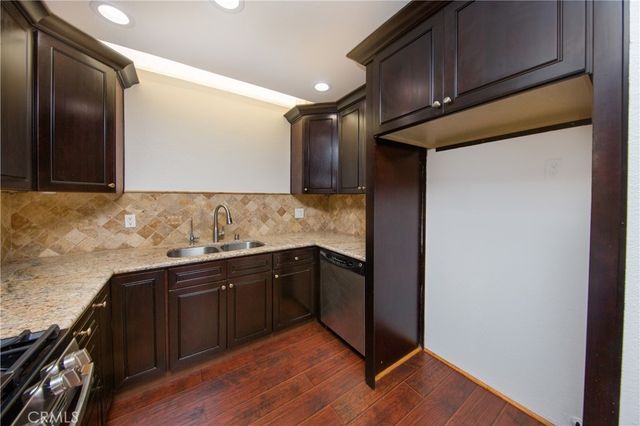 11834 Gilmore 16, North Hollywood, CA 91606