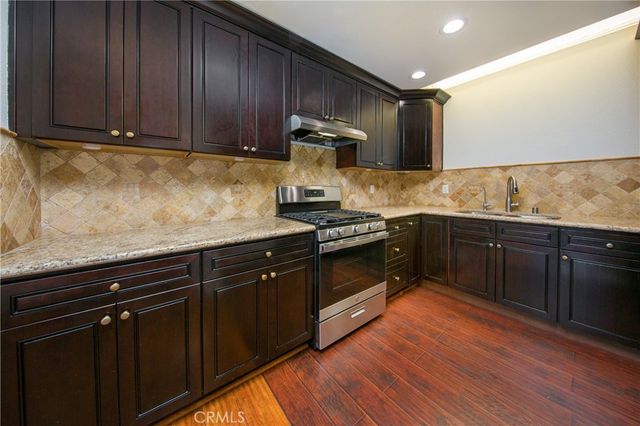 11834 Gilmore 16, North Hollywood, CA 91606