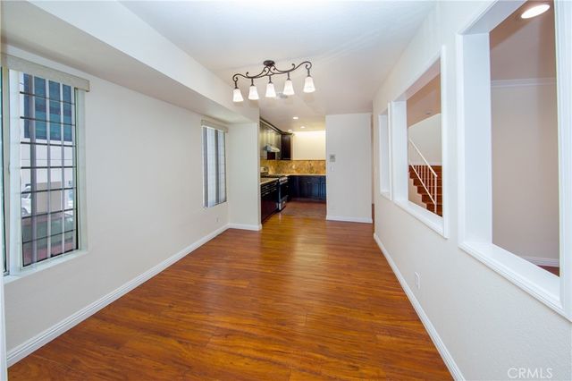 11834 Gilmore 16, North Hollywood, CA 91606