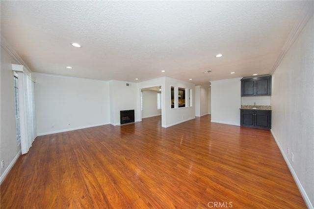 11834 Gilmore 16, North Hollywood, CA 91606