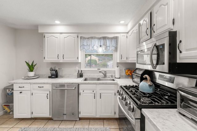 102 Dalton Street, Nashua, NH 03063