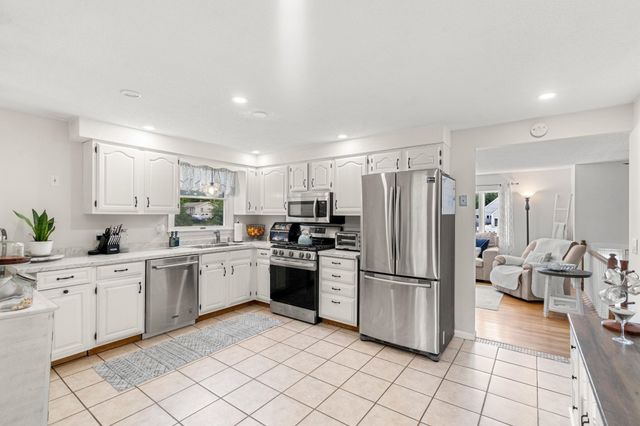 102 Dalton Street, Nashua, NH 03063