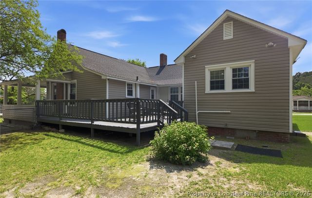 423 E Edinborough Avenue, Raeford, NC 28376