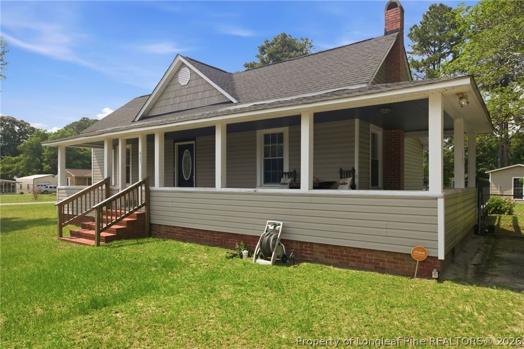 423 E Edinborough Avenue, Raeford, NC 28376
